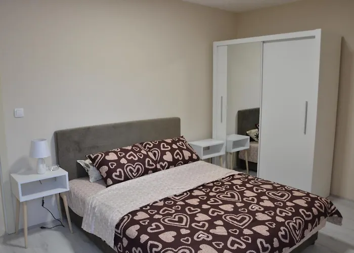 Garden شقة ياغودينا